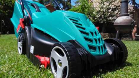 TOP produkty: nejlepší AKU sekačky na trávu