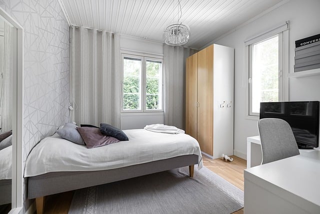 ložnice skříň postel