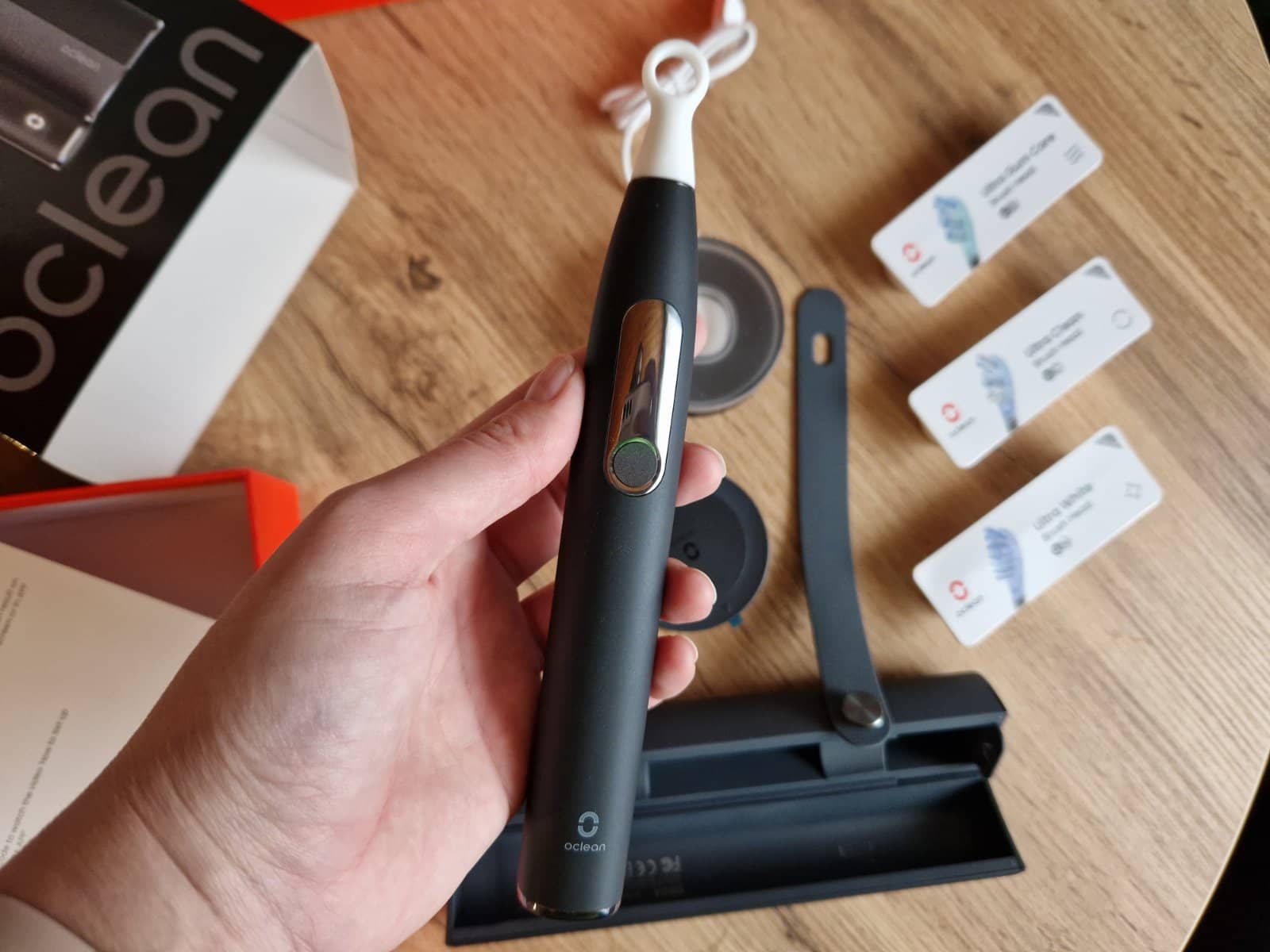 Oclean X Ultra S Black sonický kartáček - 01