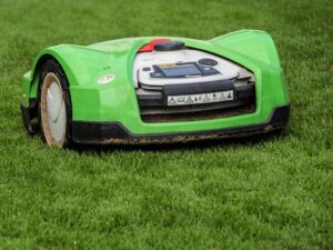 Vychytávky na zahradu - robotická sekačka