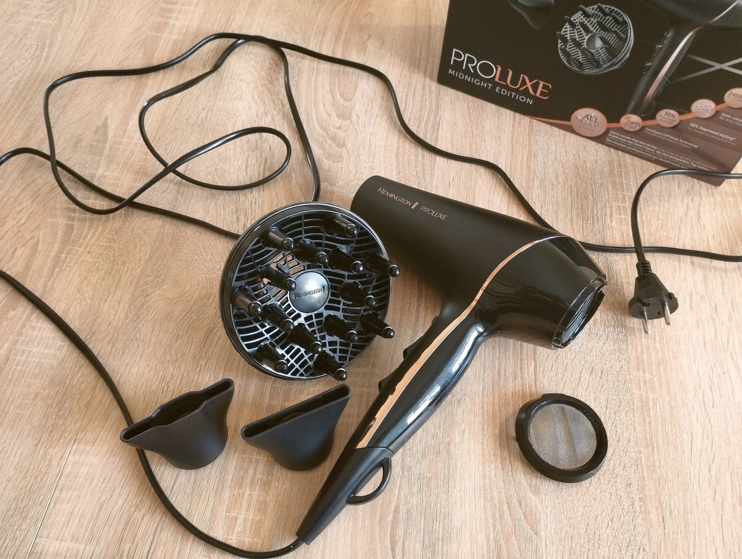 Fén Remington PROluxe AC9140b – kompletní výbava a kabel