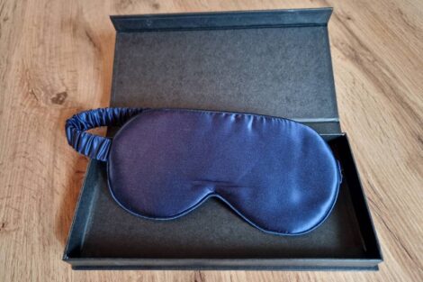 Saténová maska na spaní – ze 100 _ hedvábí - nanoSPACE