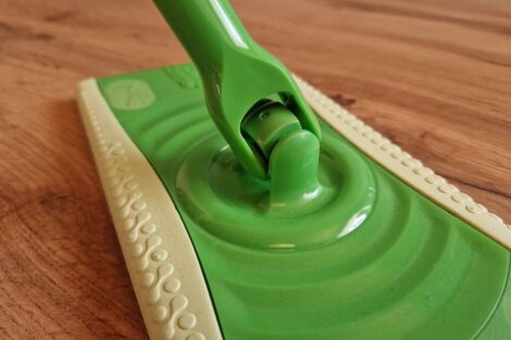 Swiffer Sweeper na podlahy - otočný kloub o 360 stupňů